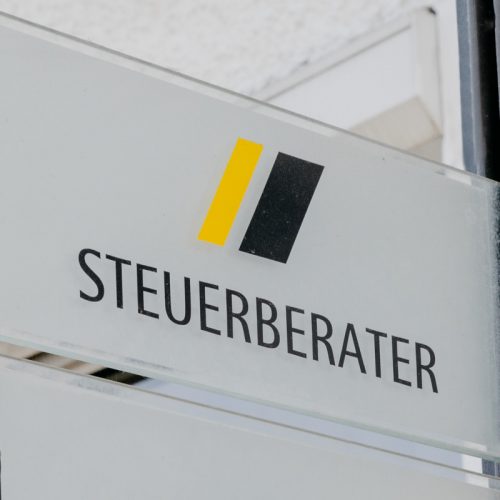 Das Logo der Steuerkanzlei Schicker & Kollegen und darunter steht Steuerberater.